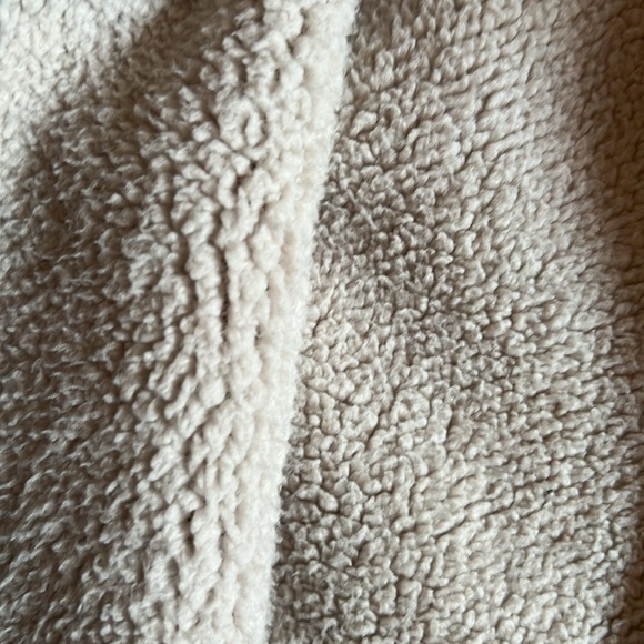 Mens XL Shacket. Excellent condition- sherpa lined green/blue /black plaid. - Picture 3 of 5